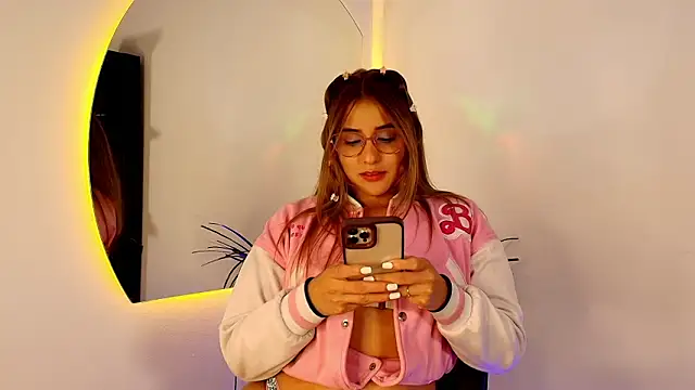 Snapshot of Sophie_Janner chatting on 01-31-26, 08:18 Sophie Janner online show from 01-31-26, 08:18