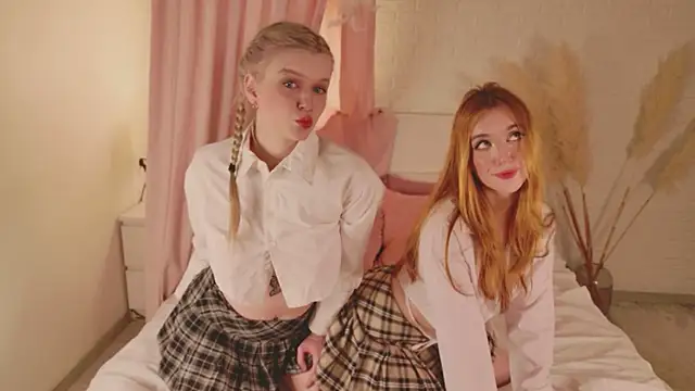 Snapshot of Sexy_witches chatting on 03-05-26, 07:15 Sexy witches online show from 03-05-26, 07:15