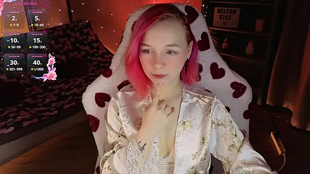 NaomiYoru online show from 03-08-26, 08:23