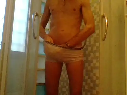 Snapshot of KalendaXL chatting on 12-01-25, 02:44 KalendaXL online show from 12-01-25, 02:44