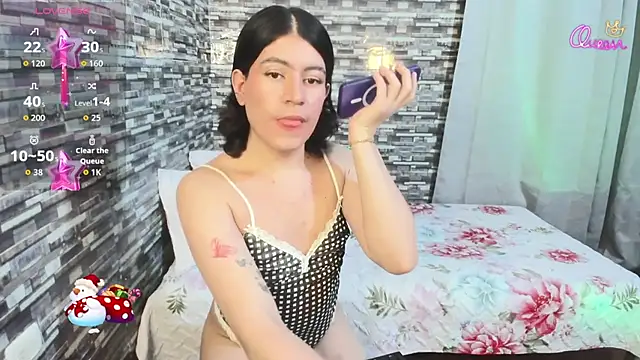 Snapshot of xxxEmmaxx chatting on 12-17-25, 02:28 xxxEmmaxx online show from 12-17-25, 02:28