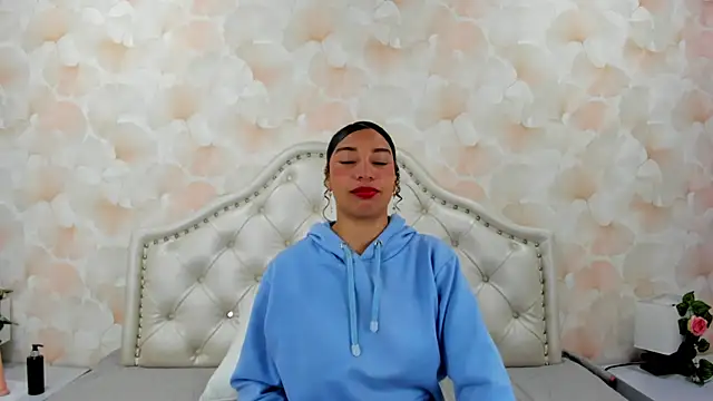 SofiaWhites online show from 05-04-26, 05:14