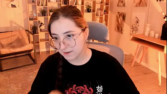 Snapshot of VirtuallVoyant chatting on 09-29-25, 04:39 VirtuallVoyant online show from 09-29-25, 04:39