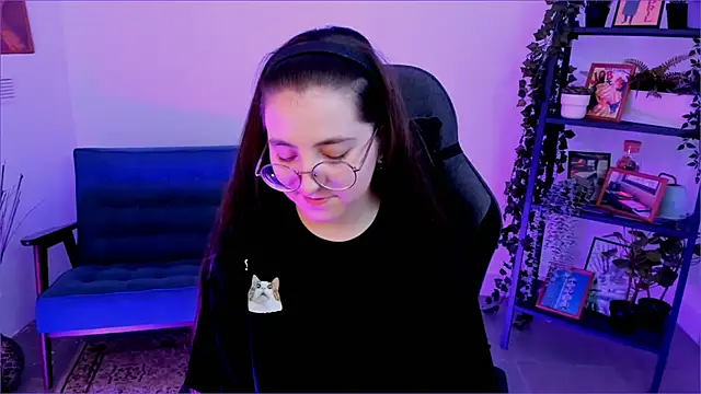 Snapshot of VirtuallVoyant chatting on 10-01-25, 04:29 VirtuallVoyant online show from 10-01-25, 04:29