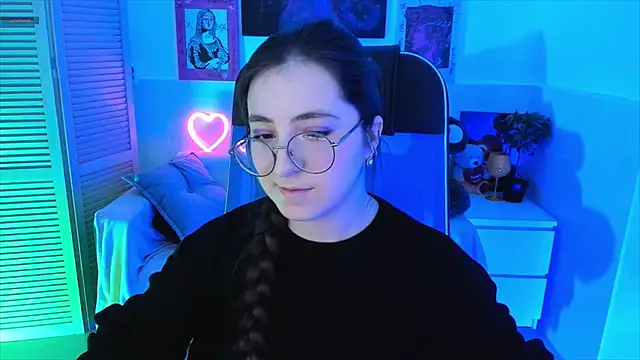 Snapshot of VirtuallVoyant chatting on 10-13-25, 07:19 VirtuallVoyant online show from 10-13-25, 07:19