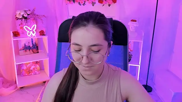 Snapshot of VirtuallVoyant chatting on 10-14-25, 07:20 VirtuallVoyant online show from 10-14-25, 07:20