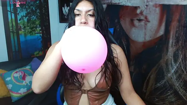 Snapshot of gigi_gilt_ chatting on 06-24-26, 08:41 gigi gilt online show from 06-24-26, 08:41
