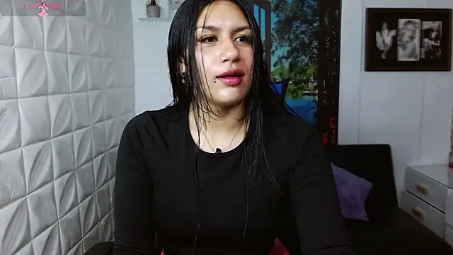 Snapshot of gigi_gilt_ chatting on 07-19-26, 01:15 gigi gilt online show from 07-19-26, 01:15
