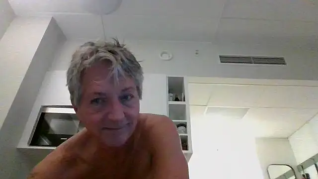 Snapshot of Swegay12-Exhi chatting on 10-20-25, 04:29 Swegay12-Exhi online show from 10-20-25, 04:29