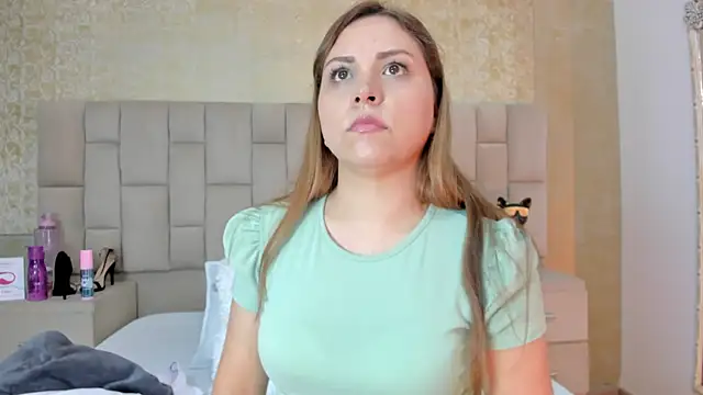 Snapshot of cloesummerr_ chatting on 10-22-25, 01:11 cloesummerr online show from 10-22-25, 01:11