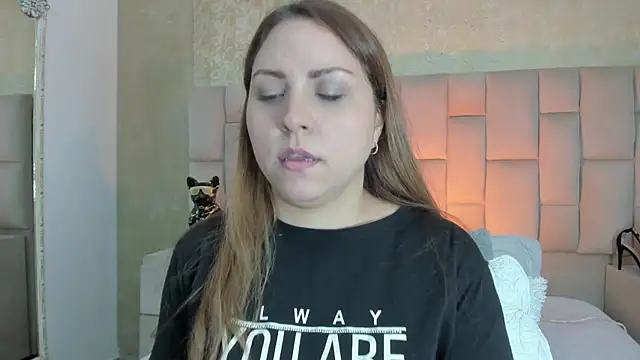 Snapshot of cloesummerr_ chatting on 10-31-25, 01:12 cloesummerr online show from 10-31-25, 01:12