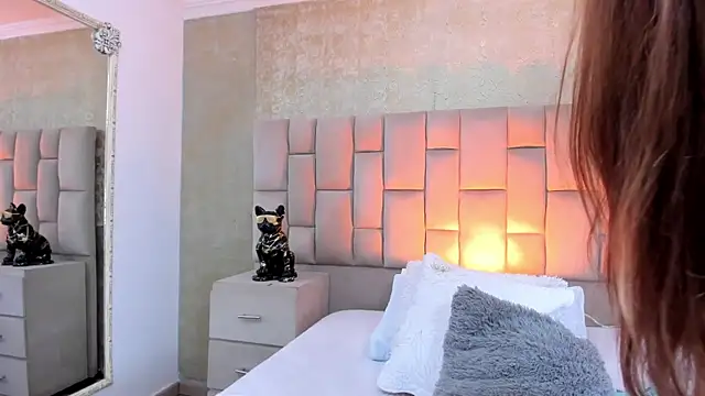 Snapshot of cloesummerr_ chatting on 11-04-25, 01:54 cloesummerr online show from 11-04-25, 01:54