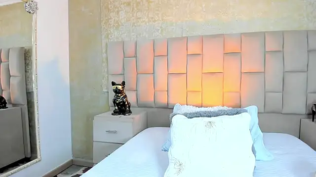 Snapshot of cloesummerr_ chatting on 11-08-25, 01:33 cloesummerr online show from 11-08-25, 01:33