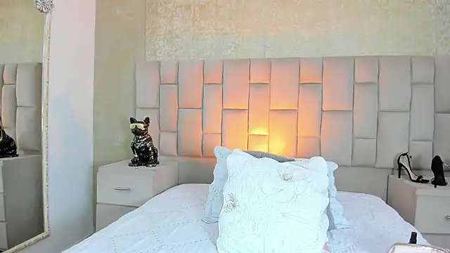 Snapshot of cloesummerr_ chatting on 11-17-25, 12:33 cloesummerr online show from 11-17-25, 12:33