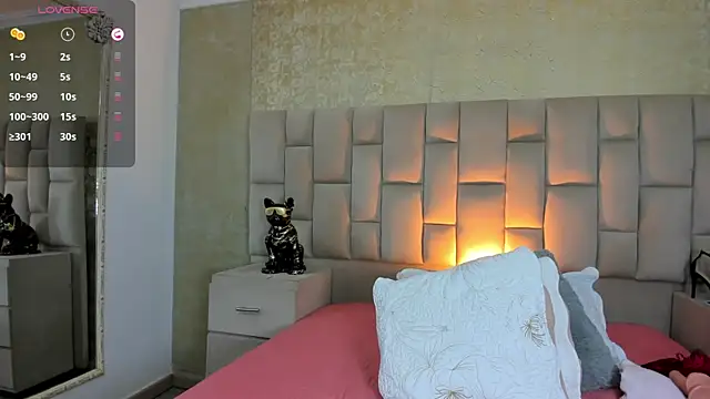 Snapshot of cloesummerr_ chatting on 11-22-25, 12:04 cloesummerr online show from 11-22-25, 12:04