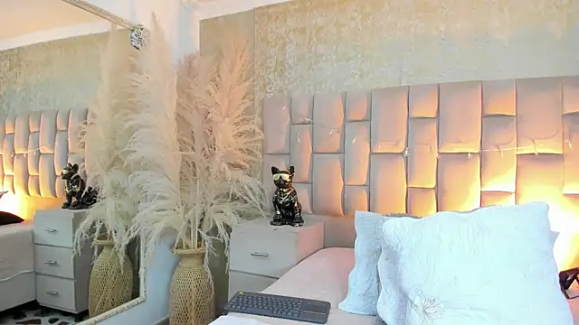 Snapshot of cloesummerr_ chatting on 12-22-25, 12:35 cloesummerr online show from 12-22-25, 12:35