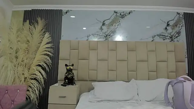 Snapshot of cloesummerr_ chatting on 02-17-26, 12:23 cloesummerr online show from 02-17-26, 12:23