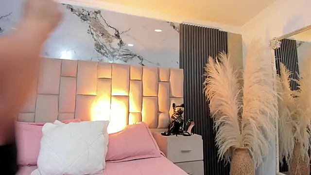 cloesummerr  online show from 04-01-26, 12:17