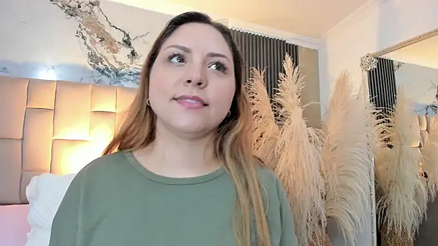 cloesummerr  online show from 04-25-26, 12:30