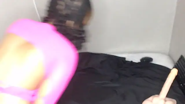 TrishahXo online show from 02-12-26, 06:19