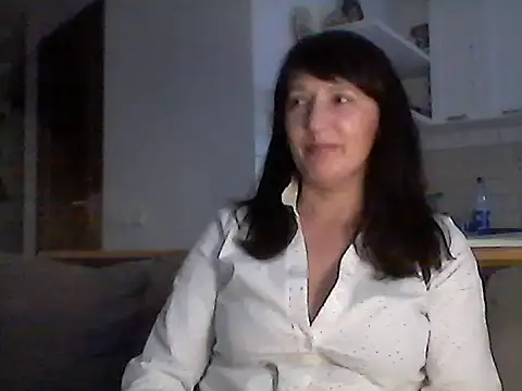 Snapshot of Elena48324 chatting on 11-16-25, 12:33 Elena48324 online show from 11-16-25, 12:33