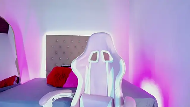 Snapshot of Zafiro__Brown chatting on 09-12-25, 01:22 Zafiro  Brown online show from 09-12-25, 01:22