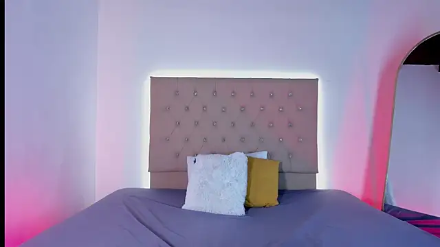 Snapshot of Zafiro__Brown chatting on 09-20-25, 11:22 Zafiro  Brown online show from 09-20-25, 11:22