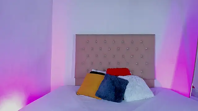 Snapshot of Zafiro__Brown chatting on 09-23-25, 12:52 Zafiro  Brown online show from 09-23-25, 12:52