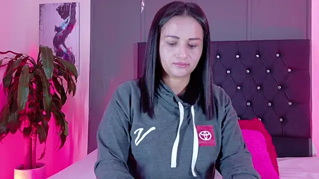 Snapshot of Zafiro__Brown chatting on 09-29-25, 07:57 Zafiro  Brown online show from 09-29-25, 07:57