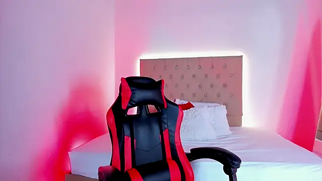 Snapshot of Zafiro__Brown chatting on 10-16-25, 11:33 Zafiro  Brown online show from 10-16-25, 11:33