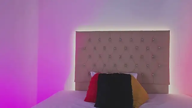 Snapshot of Zafiro__Brown chatting on 11-12-25, 11:54 Zafiro Brown online show from 11-12-25, 11:54