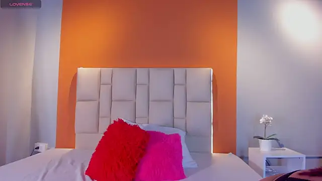 Zafiro  Brown online show from 04-21-26, 08:34