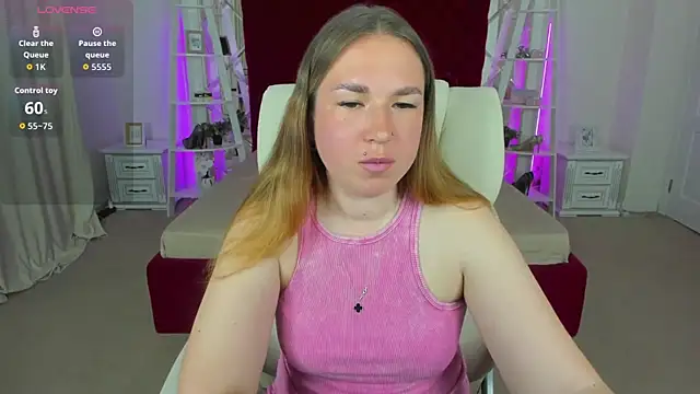 Snapshot of Sofii_darling chatting on 05-08-26, 04:34 Sofii darling online show from 05-08-26, 04:34
