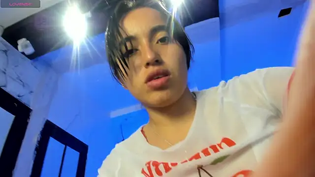 Snapshot of Starbutterflyy_ chatting on 10-03-25, 03:58 Starbutterflyy online show from 10-03-25, 03:58