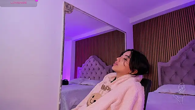 Snapshot of Starbutterflyy_ chatting on 11-29-25, 04:04 Starbutterflyy online show from 11-29-25, 04:04