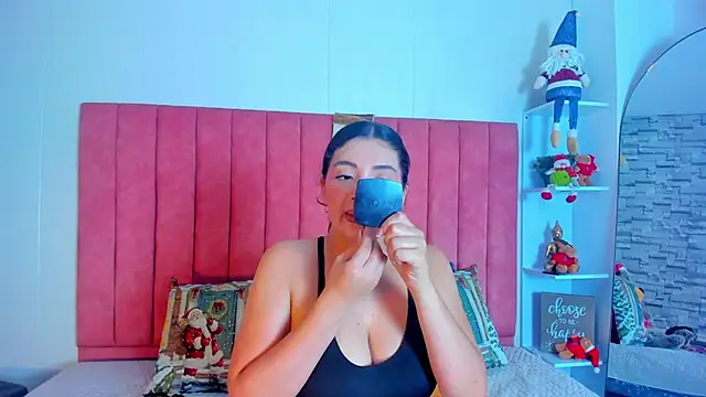 ashley Olsen online show from 11-28-25, 02:58