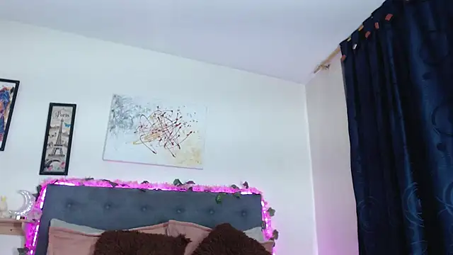 Snapshot of valentini_villa chatting on 09-17-25, 09:05 valentini villa online show from 09-17-25, 09:05