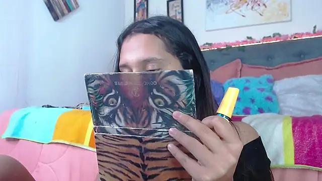 Snapshot of valentini_villa chatting on 10-25-25, 07:41 valentini villa online show from 10-25-25, 07:41