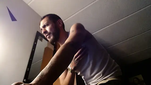 Snapshot of malek_xarx_ chatting on 10-17-25, 01:09 malek xarx online show from 10-17-25, 01:09