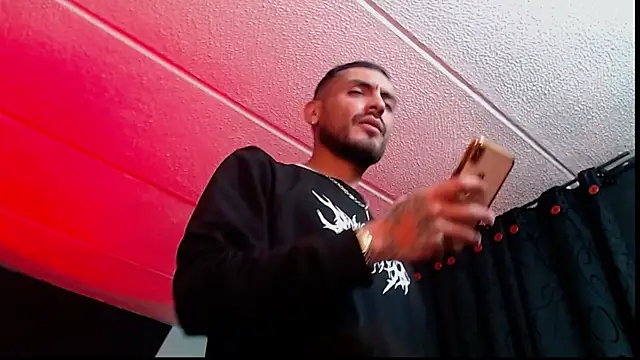 Snapshot of malek_xarx_ chatting on 10-29-25, 02:58 malek xarx online show from 10-29-25, 02:58