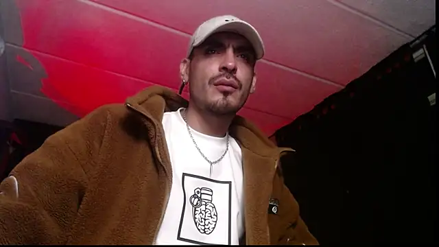 Snapshot of malek_xarx_ chatting on 11-23-25, 05:40 malek xarx online show from 11-23-25, 05:40