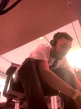 Snapshot of malek_xarx_ chatting on 11-27-25, 03:25 malek xarx online show from 11-27-25, 03:25