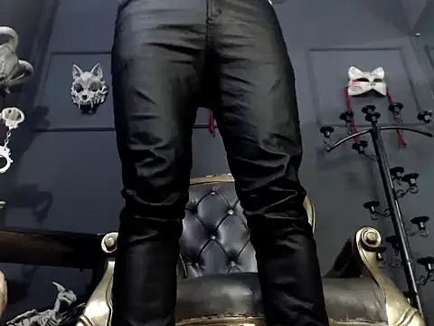 Snapshot of zain_kreigger chatting on 11-15-25, 01:14 zain kreigger online show from 11-15-25, 01:14