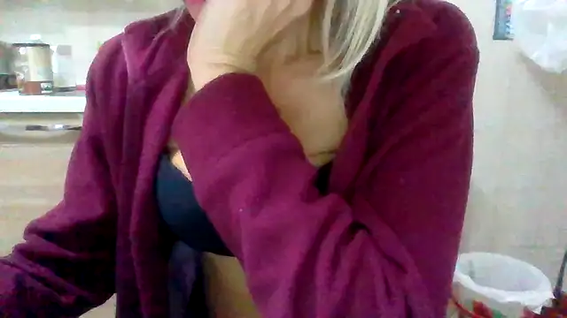 Snapshot of Kelly80 chatting on 10-15-25, 03:06 Kelly80 online show from 10-15-25, 03:06