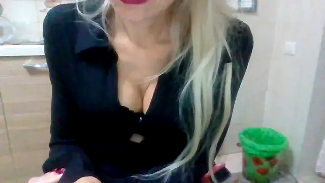 Snapshot of Kelly80 chatting on 10-22-25, 04:29 Kelly80 online show from 10-22-25, 04:29