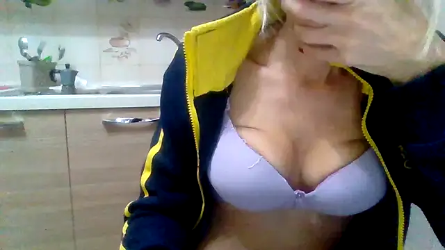 Snapshot of Kelly80 chatting on 11-02-25, 04:04 Kelly80 online show from 11-02-25, 04:04