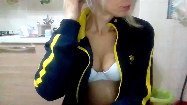 Snapshot of Kelly80 chatting on 11-28-25, 04:15 Kelly80 online show from 11-28-25, 04:15