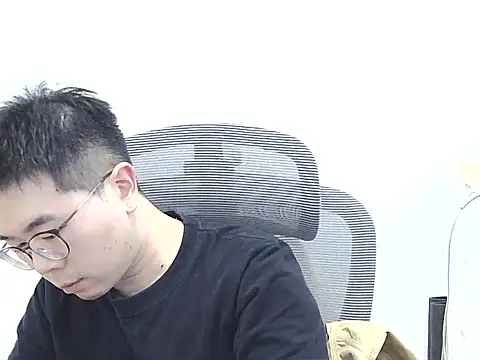 Snapshot of Adzard65 chatting on 10-29-25, 03:25 Adzard65 online show from 10-29-25, 03:25