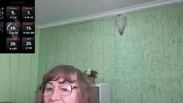 Snapshot of Betty_Brick chatting on 04-08-26, 01:22 Betty Brick online show from 04-08-26, 01:22