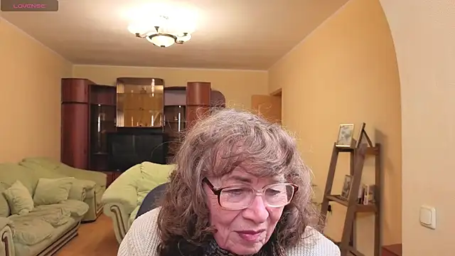 Betty Brick online show from 05-05-26, 04:04